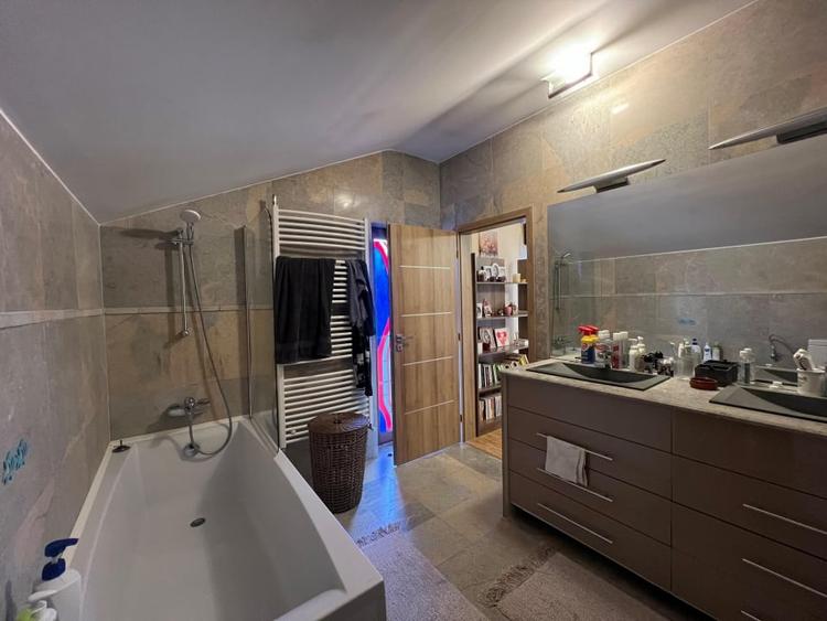 Casă individuală cu 4 camere cu Canalizare în Gheorgheni