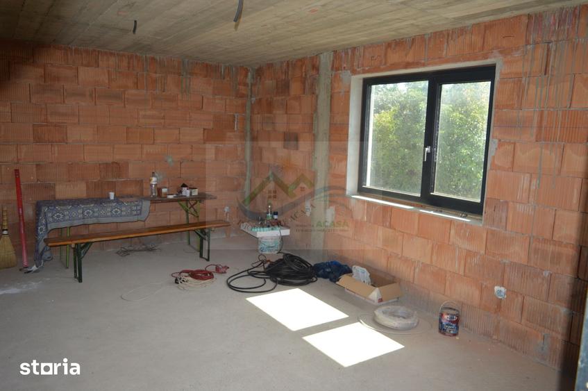 Casă cu 5 camere cu Teren 9700 Mp în Vama