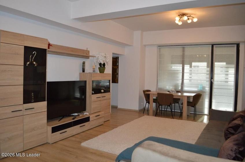 Apartament cu 3 camere decomandat, mobilat în Central