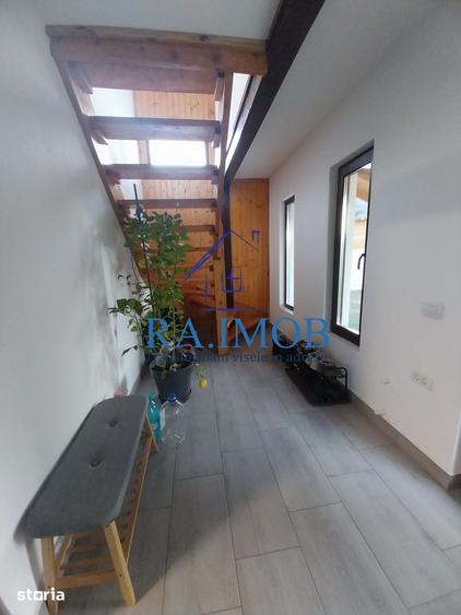 Casă cu 5 camere cu Teren 504 Mp în Târgșoru Vechi