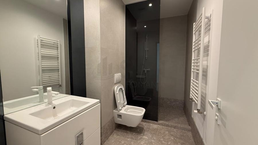 Apartament cu 3 camere semidecomandat în Sisești