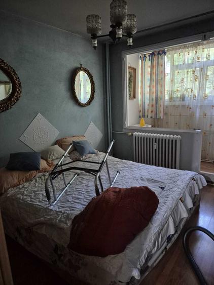 Apartament cu 3 camere semidecomandat în Drumul Găzarului