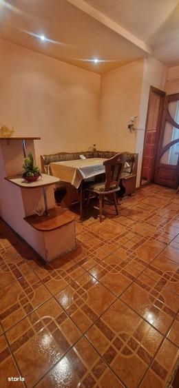 Apartament cu 3 camere decomandat în 1 Mai