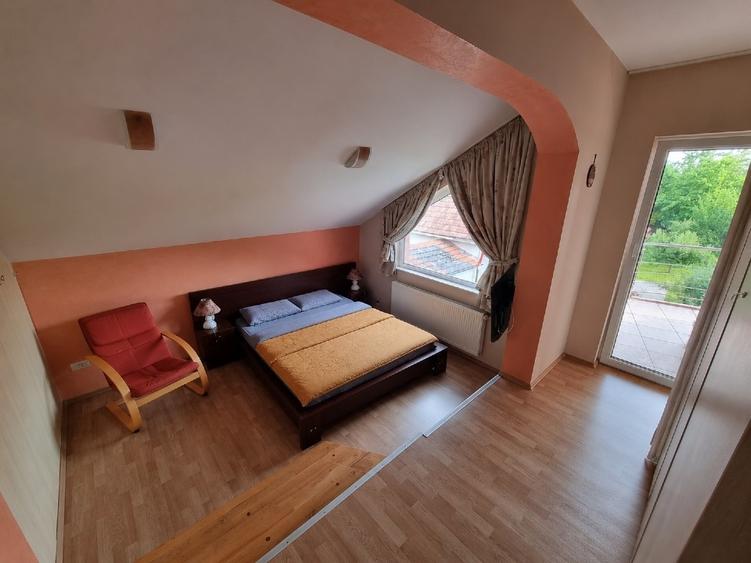 Casă individuală cu 5 camere cu Canalizare în Cristian