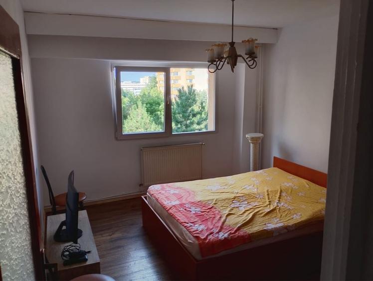 Apartament cu 3 camere decomandat în Exterior Vest