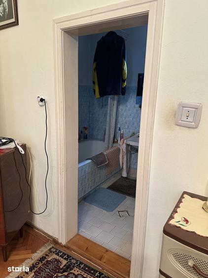 Casă cu 8 camere cu Teren 850 Mp în Central