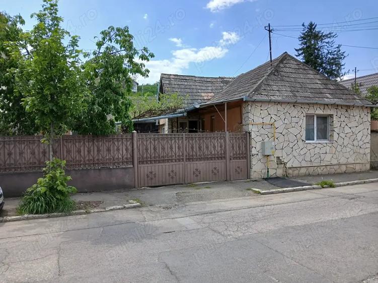 Casă cu 2 camere cu Teren 281 Mp în Turda