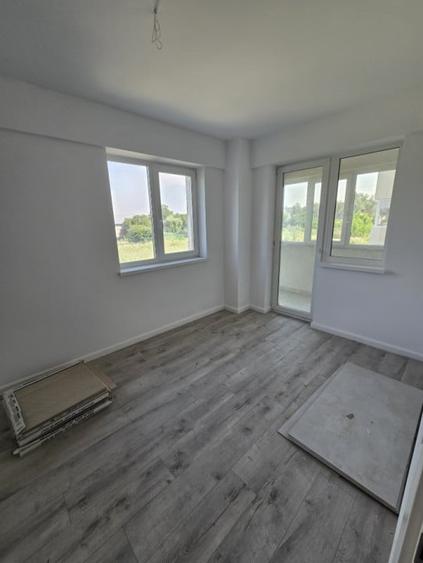 Apartament cu 3 camere decomandat în Gherăiești