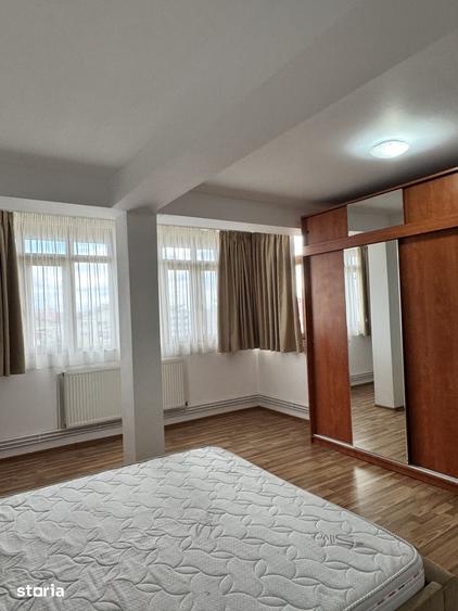 Apartament cu 3 camere decomandat în Exterior Vest