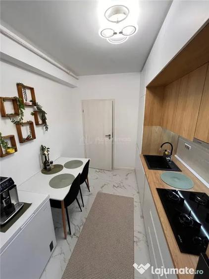 Apartament cu 2 camere decomandat în Central
