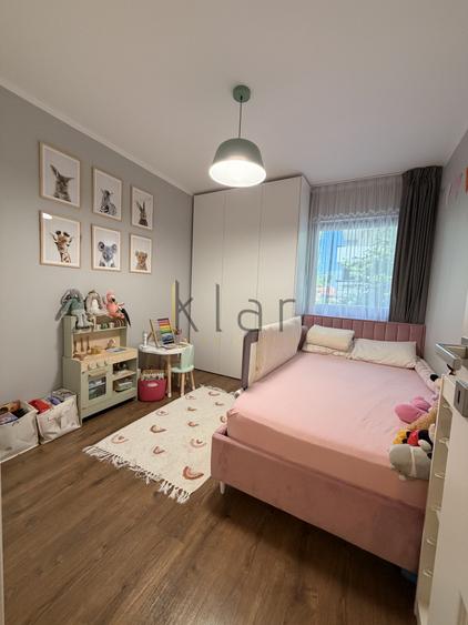 Apartament cu 3 camere semidecomandat, mobilat în Europa