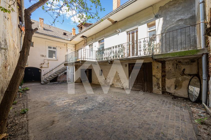 Casă individuală cu 10 camere cu Canalizare în Ultracentral