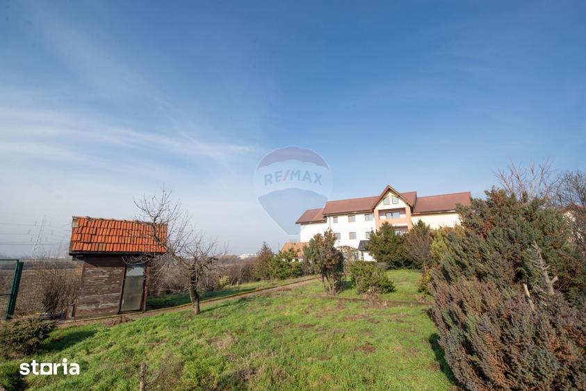 Casă cu 8 camere cu Teren 1395 Mp în Glina