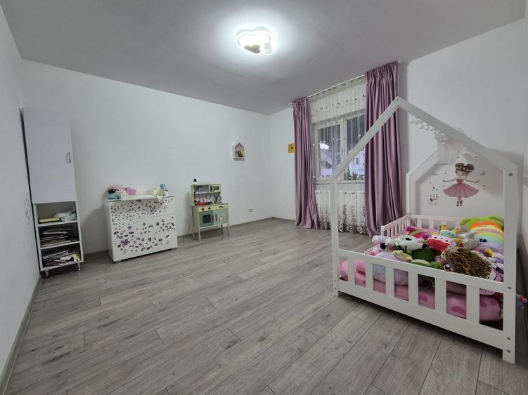 Casă cu 3 camere în Hemeiuș