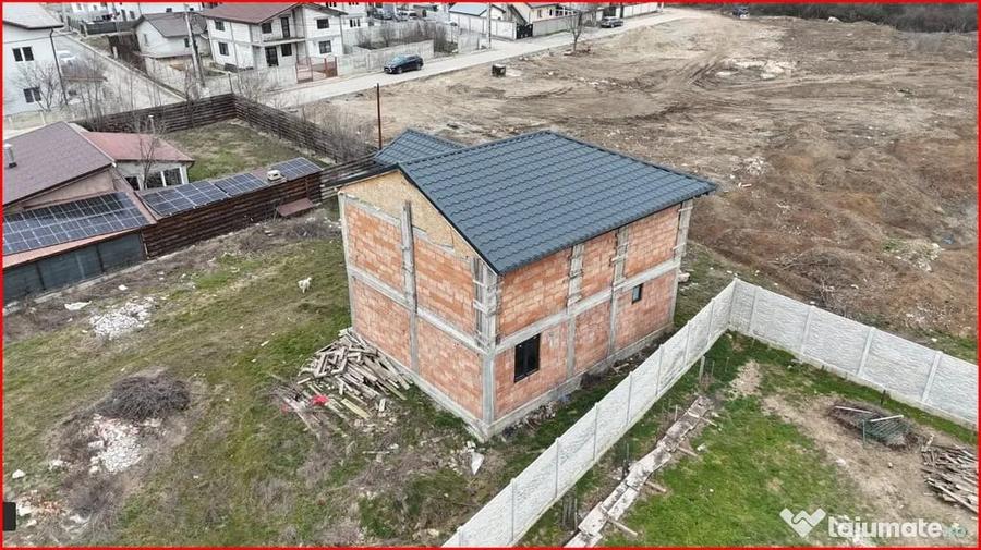 Casă cu 5 camere cu Teren 242 Mp în Ștefăneștii de Jos