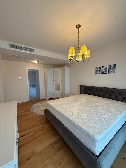 Apartament cu 4 camere decomandat, mobilat în Băneasa