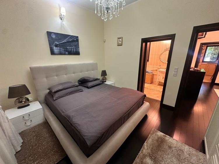 Apartament cu 4 camere semidecomandat în Primăverii