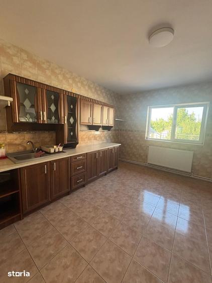 Casă cu 3 camere cu Teren 100 Mp în Sisești