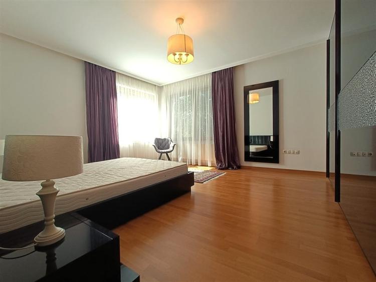 Apartament cu 5 camere decomandat, mobilat în Zorilor
