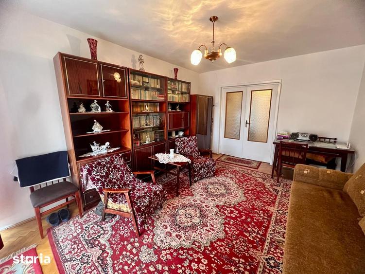 Apartament cu 3 camere în Dâmbu Pietros