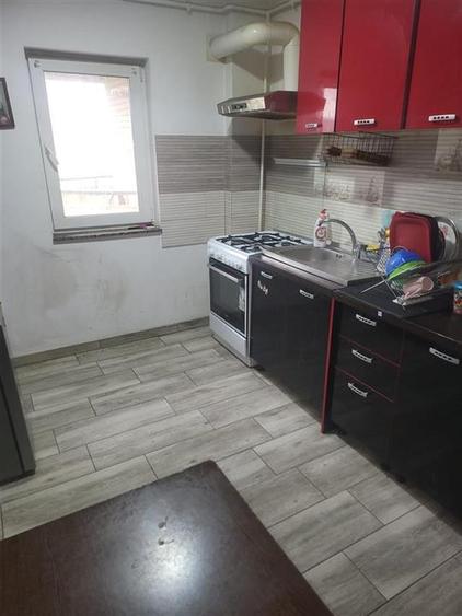 Apartament cu 4 camere decomandat, mobilat în Nicolina