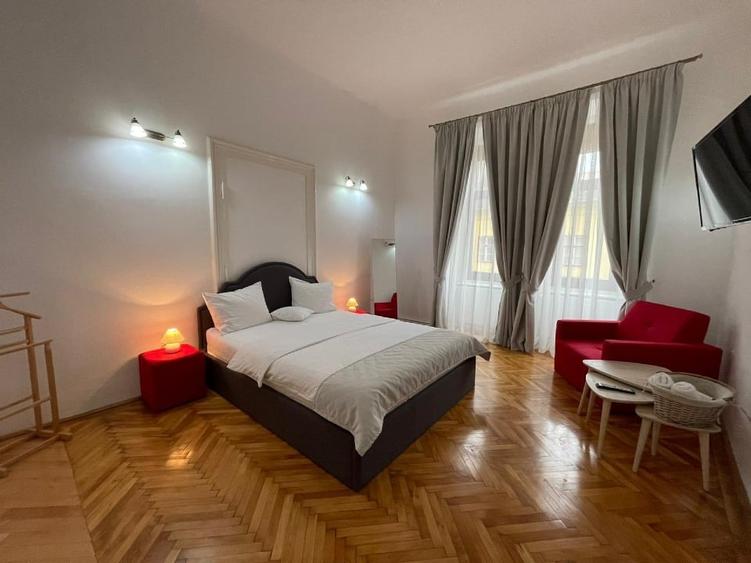 Apartament cu 3 camere decomandat, mobilat în Ultracentral