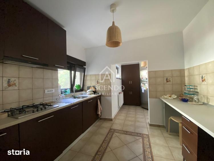 Apartament cu 4 camere în Aviatorilor