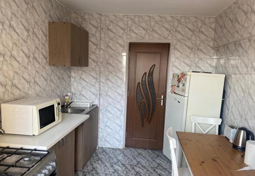 Apartament cu 3 camere decomandat, mobilat în Pantelimon