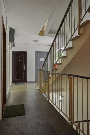 Apartament cu 3 camere decomandat, mobilat în Tei