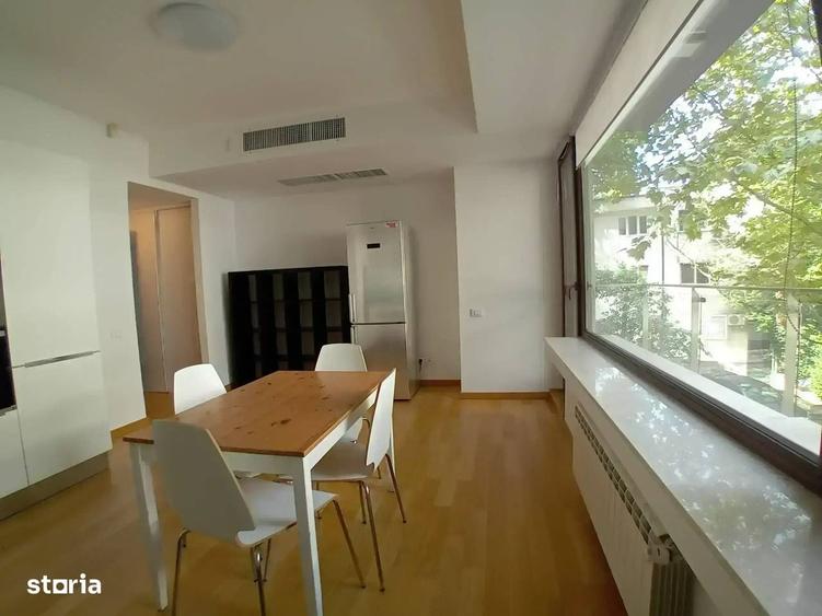 Apartament cu 3 camere semidecomandat în Clucerului