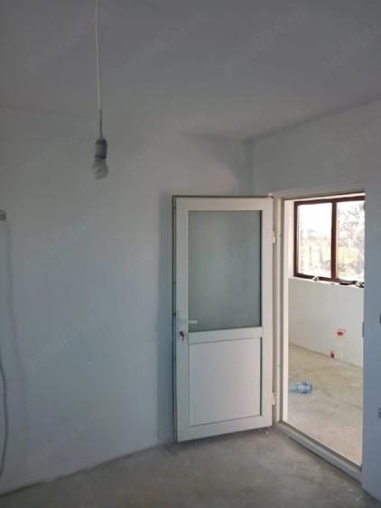 Casă cu Teren 385 Mp în Pecineaga