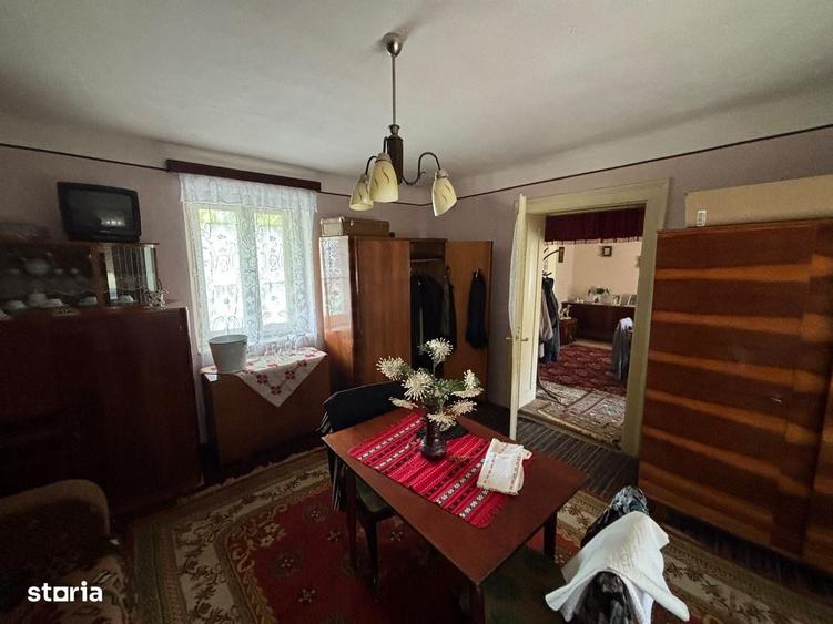 Casă cu 4 camere decomandat în Mândra