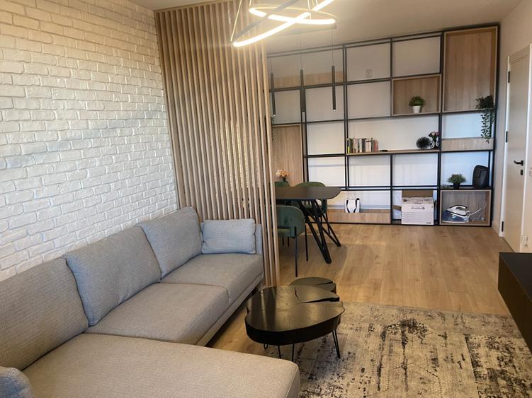 Apartament cu 3 camere decomandat în Exterior Vest