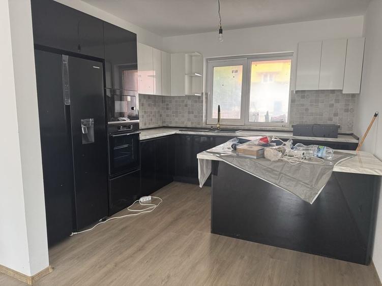 Casă cu 3 camere cu Teren 500 Mp în Sânmihaiu Român