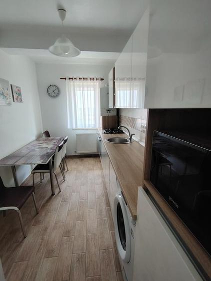 Apartament cu 2 camere decomandat în Titan