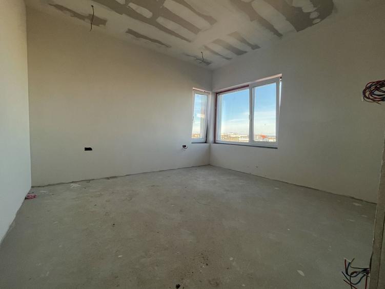 Apartament cu 3 camere decomandat în Torontalului