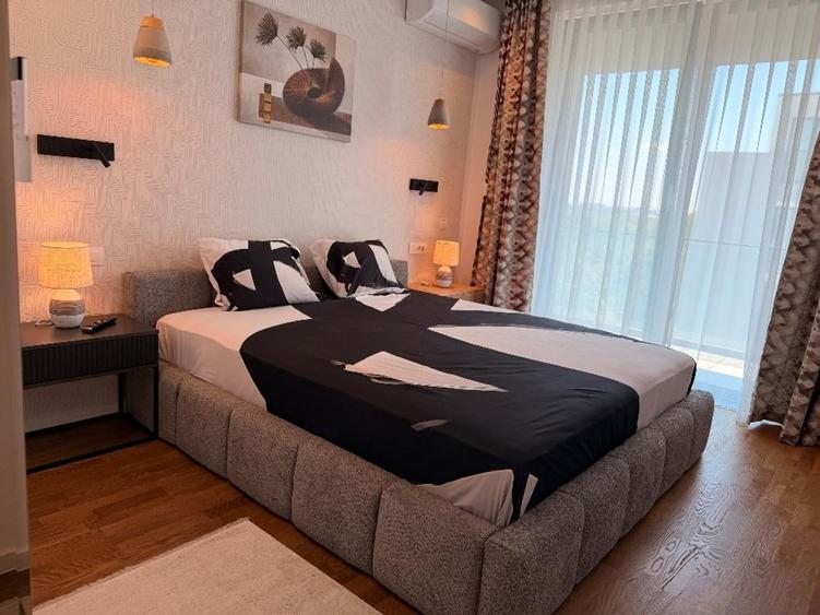 Apartament cu 3 camere semidecomandat, mobilat în Băneasa