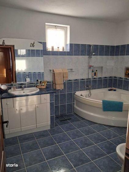 Casă cu 4 camere cu Teren 200 Mp în Bradu