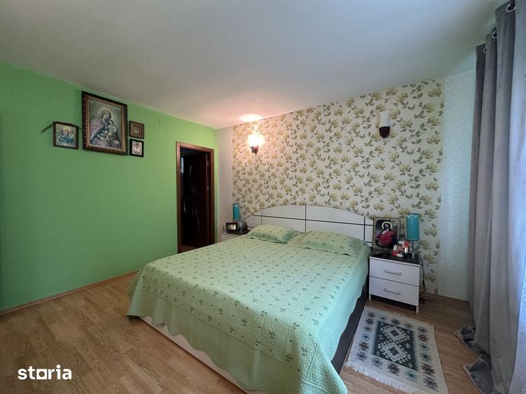 Casă cu 6 camere cu Teren 2250 Mp în Fulga