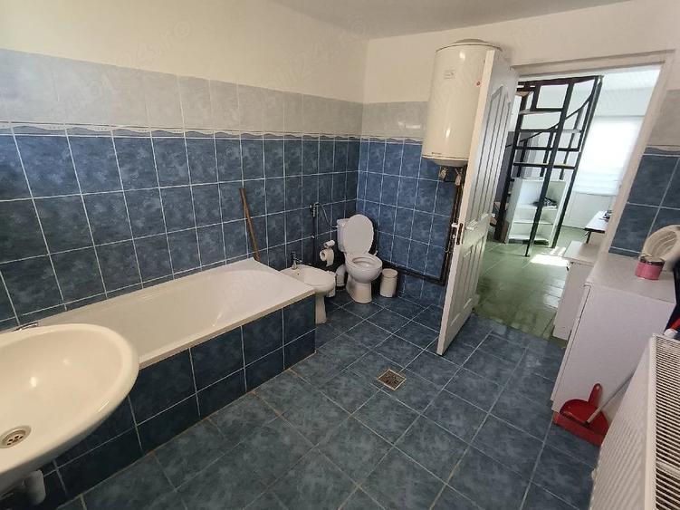 Casă cu 8 camere cu Teren 350 Mp în Ultracentral