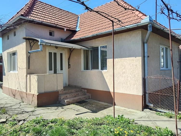 Casă cu 3 camere cu Teren 678 Mp în Central