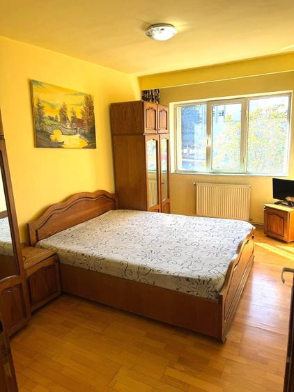 Apartament cu 3 camere decomandat în Sud