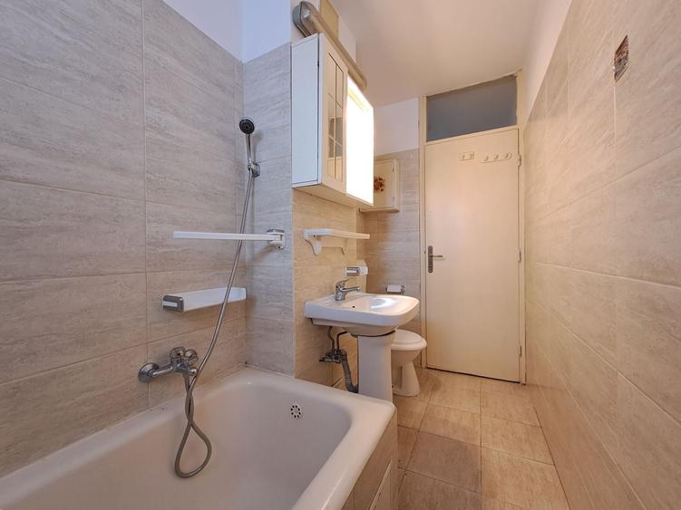 Apartament cu 2 camere semidecomandat în Universitate
