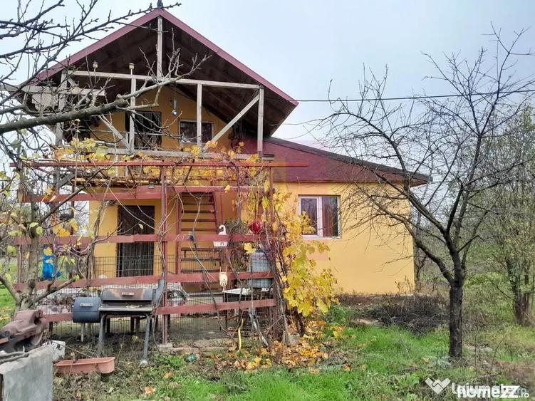 Casă cu 3 camere cu Teren 15000 Mp în Bărcănești