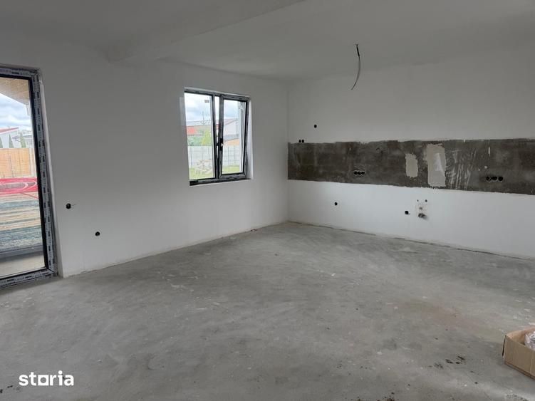 Casă cu 4 camere cu Teren 400 Mp în Bercu Roșu