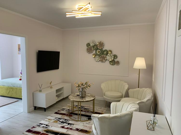 Apartament cu 3 camere semidecomandat în Berceni