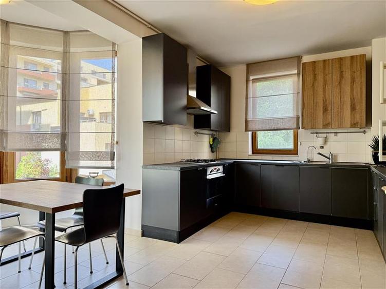 Apartament cu 4 camere semidecomandat, mobilat în Șoseaua Nordului