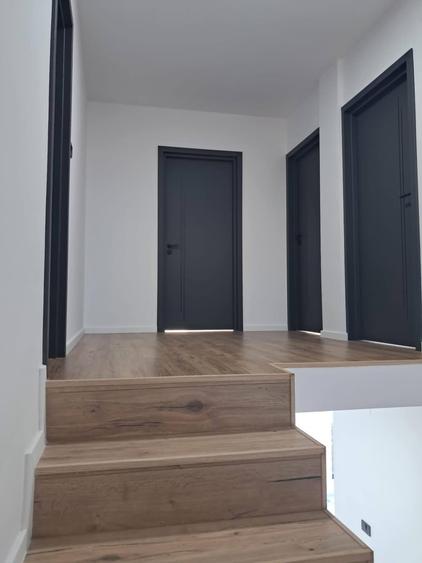 Casă cu 4 camere cu Teren 200 Mp în Est
