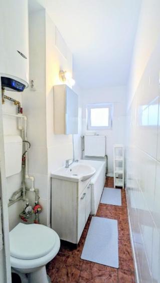 Garsonieră decomandată în Gorjului