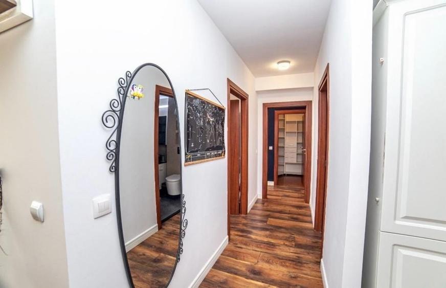 Apartament cu 3 camere semidecomandat, mobilat în Colentina